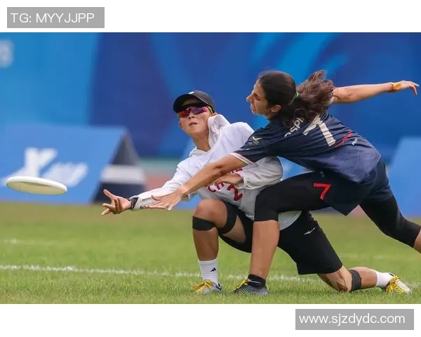 飞盘战术:重庆飞盘队的边路渗透体系